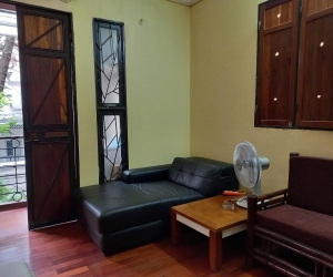 Cho thuê căn studio tầng 2 trong nhà biệt thự ngõ 488 Ngọc Thụy,