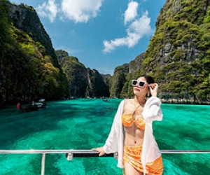 Du lịch Thái Lan thăm quan rất nhiều ngôi chùa linh thiêng