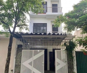 Cho thuê nhà 3 tầng mặt tiền Phan Văn Trường, Vỹ Dạ, TP Huế chỉ