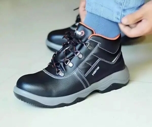 Hướng dẫn chọn giày bảo hộ theo ngành nghề