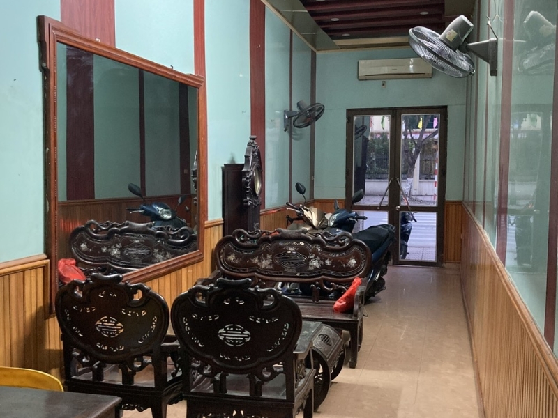 Cho thuê nhà mặt phố 2 tầng (50m2/ 1 sàn) ở 396 Hà Huy Tập, Yên