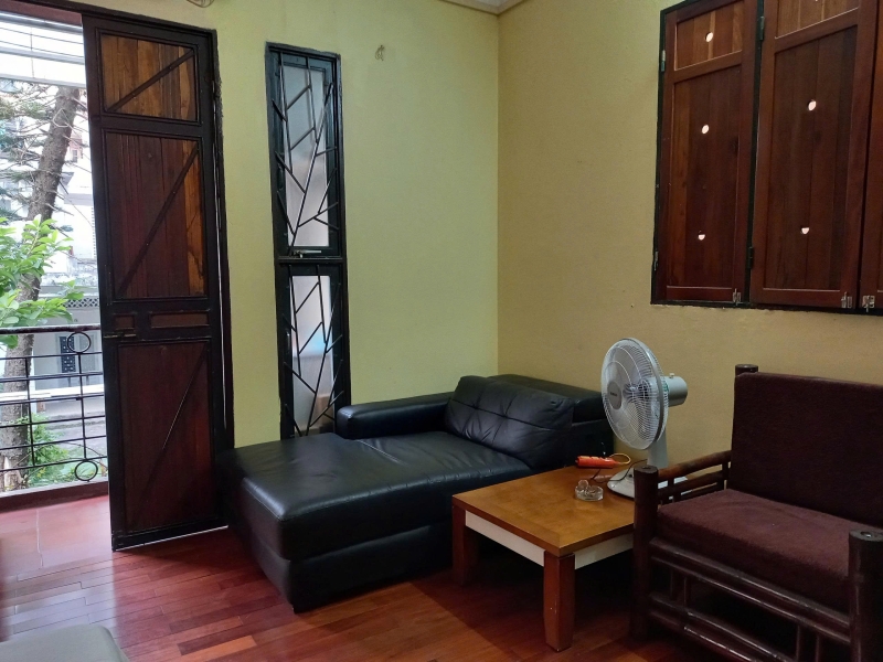 Cho thuê căn studio tầng 2 trong nhà biệt thự ngõ 488 Ngọc Thụy,
