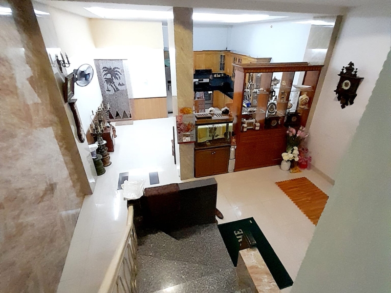 Bán nhà Thanh Xuân, dt70m2 mặt tiền rộng, gần oto ngõ thông, 2