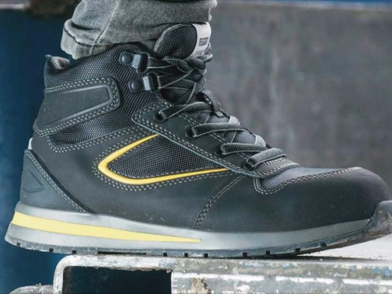 So sánh giày bảo hộ đế PU và đế cao su