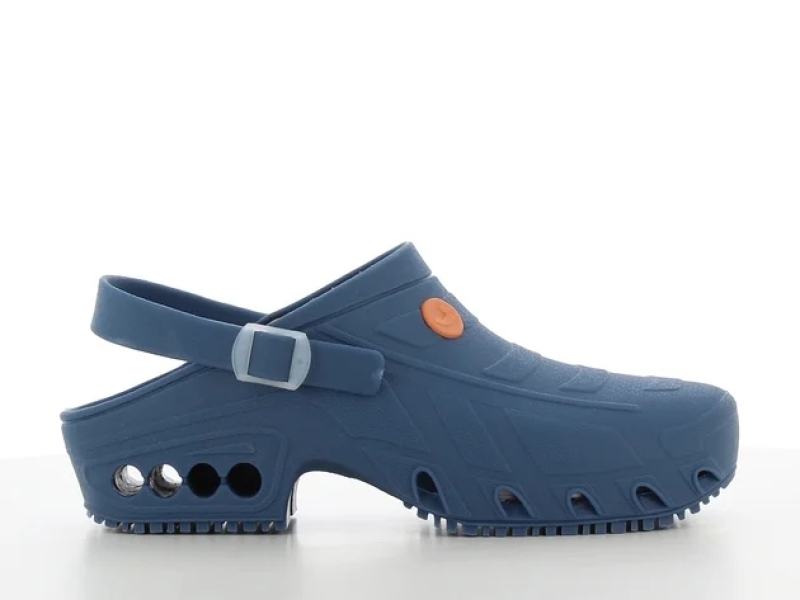 Bí mật đằng sau đôi dép phòng sạch