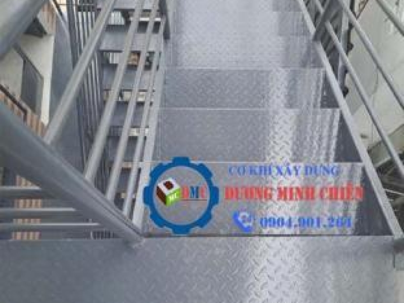 Làm Cầu Thang Sắt Thoát Hiểm