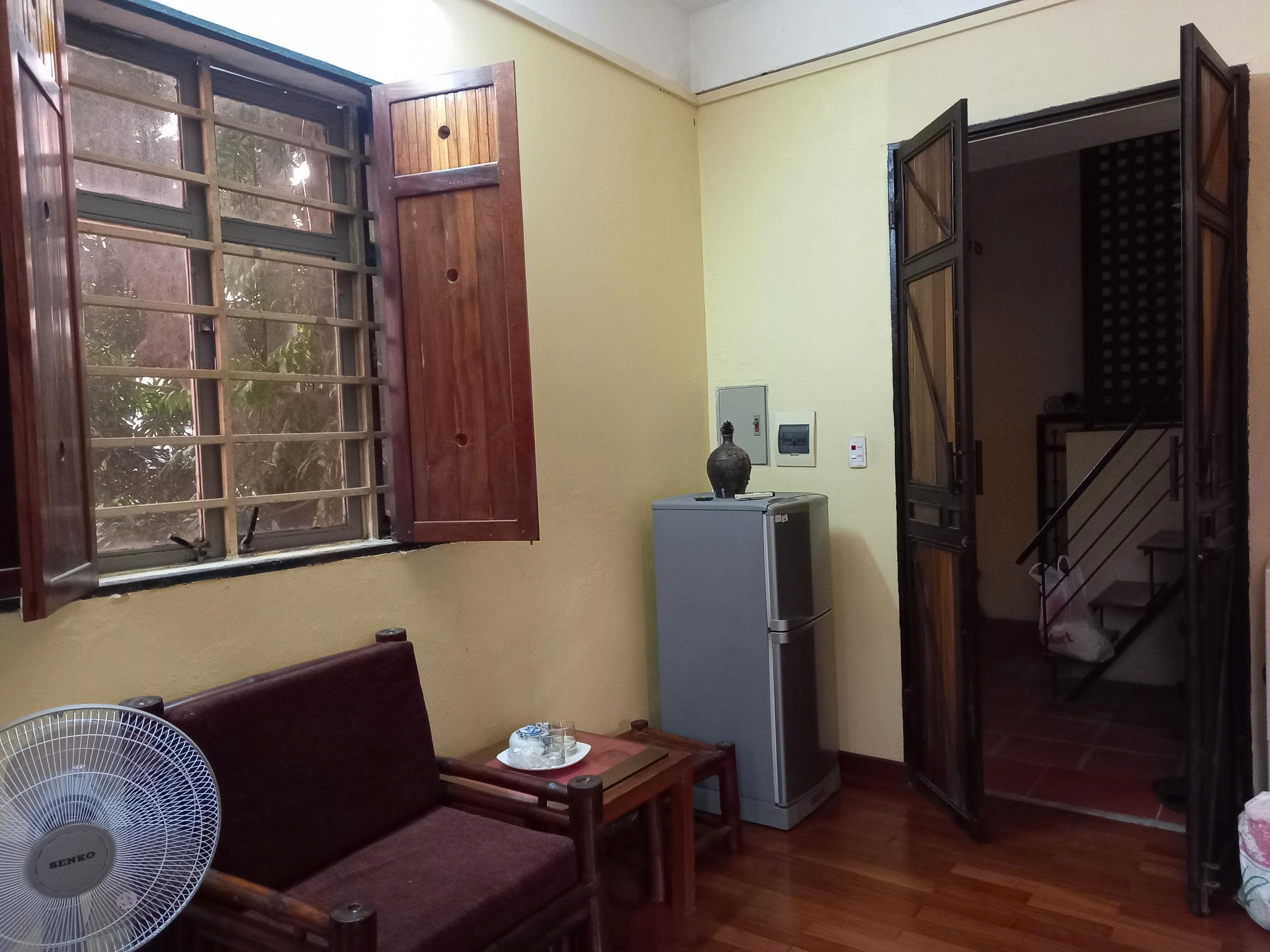 Cho thuê căn studio tầng 2 trong nhà biệt thự ngõ 488 Ngọc Thụy,