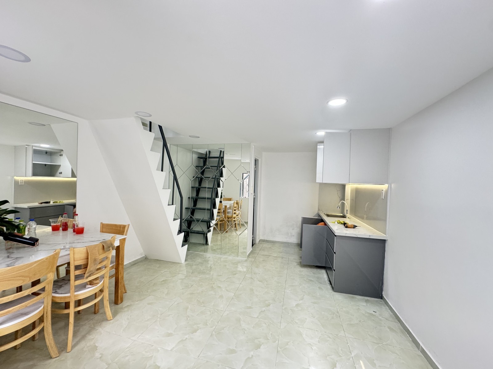 Nhà nhỏ Linh Xuân Thủ Đức giá 1.8 tỷ, hẻm xe hơi, sổ riêng