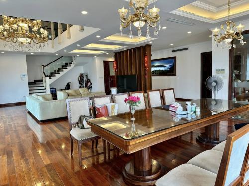 ????Siêu Penthouse Tú Mỡ, Cầu Giấy 401m2, Nội thất VIP, Bể bơi riêng,