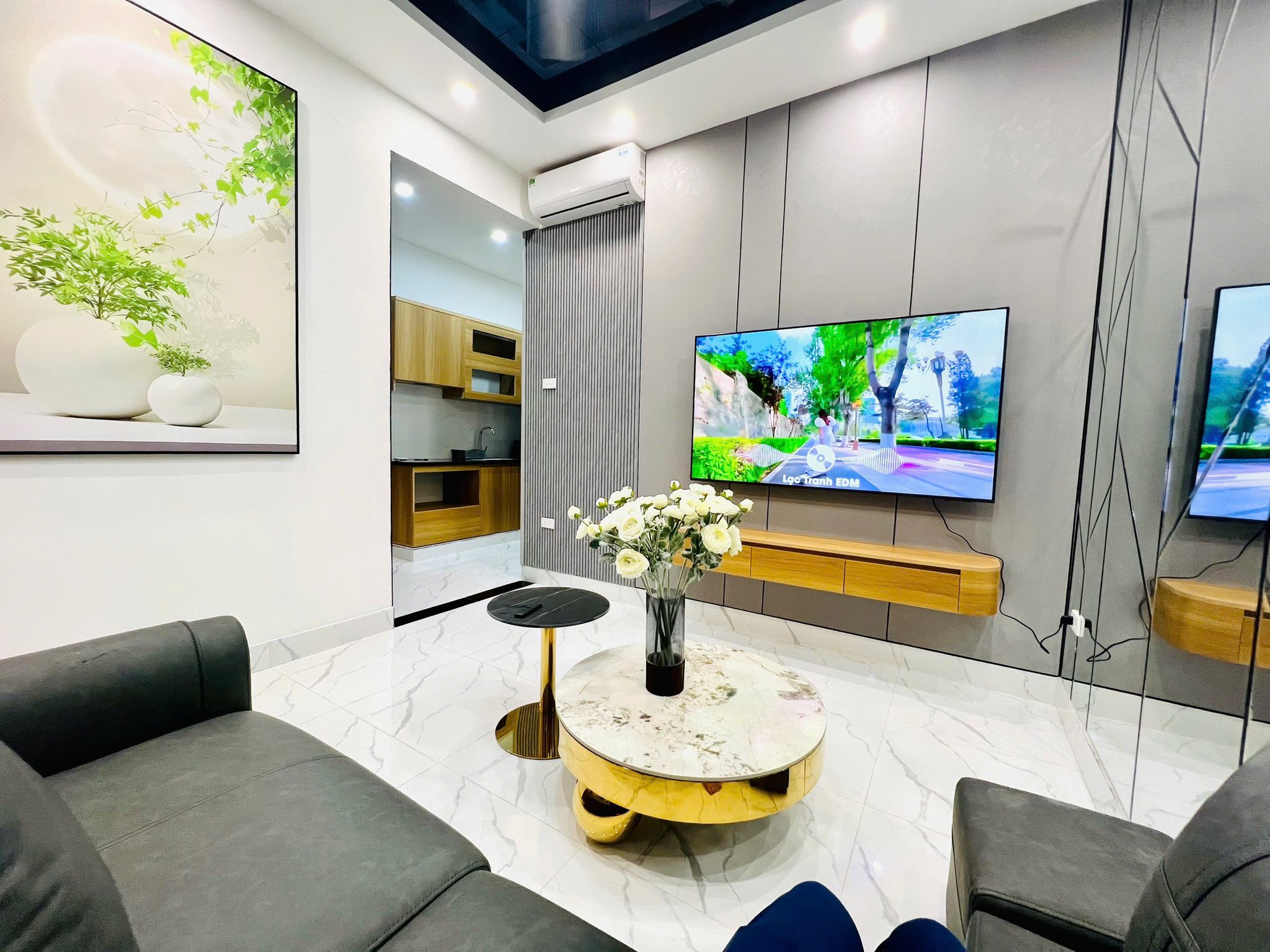 ????Tầng 2 TT Nguyễn Khánh Toàn 65m 2PN riêng, Nội thất đẹp, Ô tô