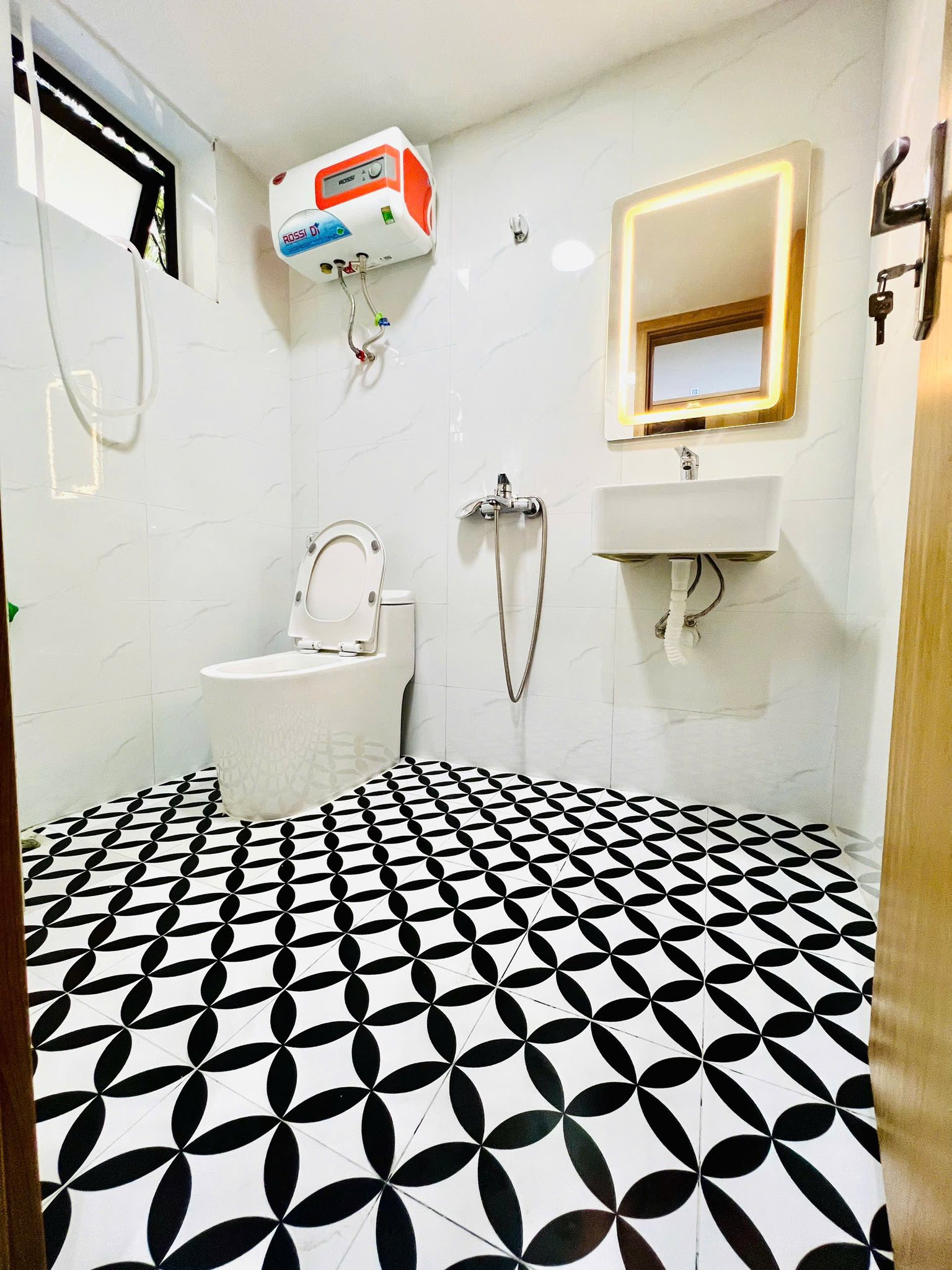 ????Tầng 2 TT Nguyễn Khánh Toàn 65m 2PN riêng, Nội thất đẹp, Ô tô