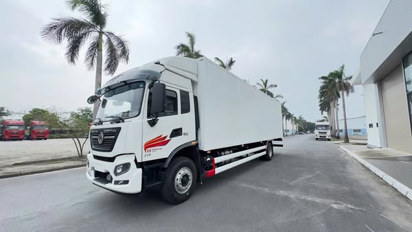XE TẢI DONGFENG KR220 THÙNG KÍN CONTAINER 9M9