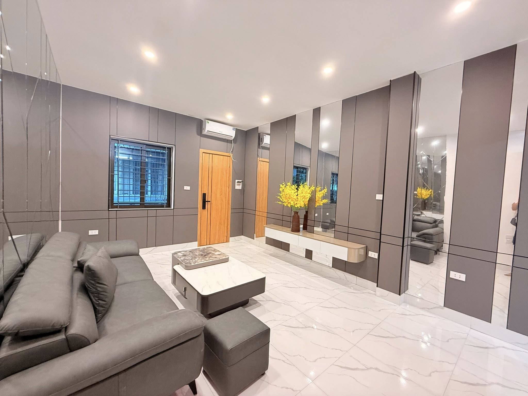 ????Siêu Tập thể Thái Thịnh 115m2, 3 ngủ, Nội thất cực chất, trung