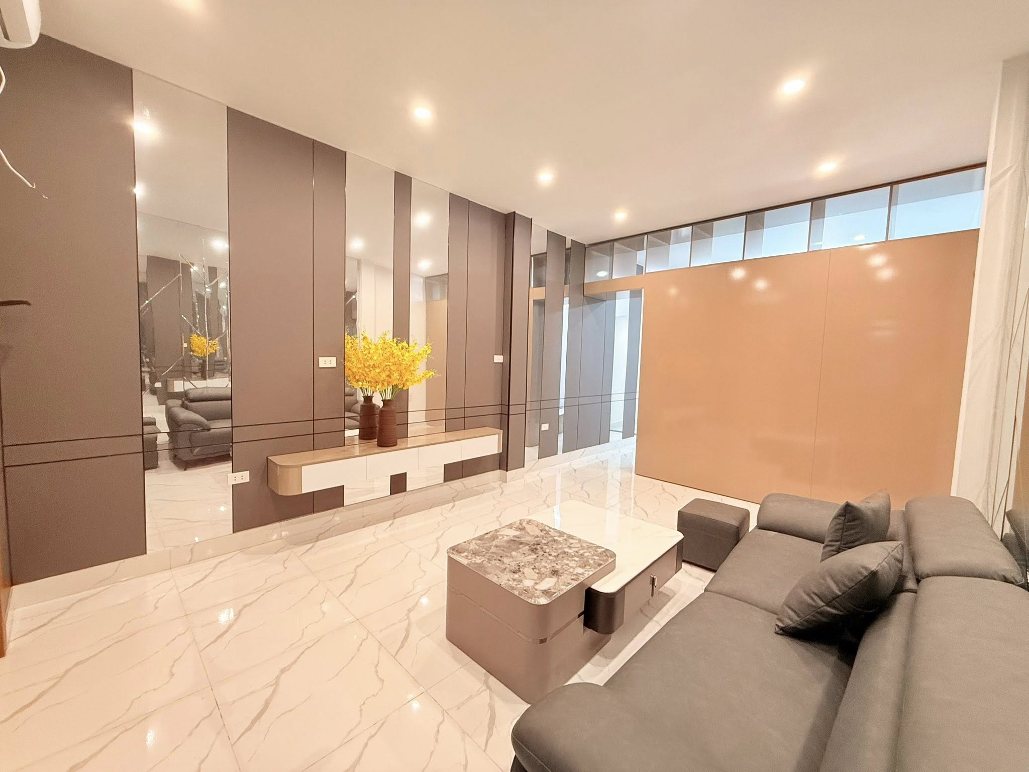 ????Siêu Tập thể Thái Thịnh 115m2, 3 ngủ, Nội thất cực chất, trung