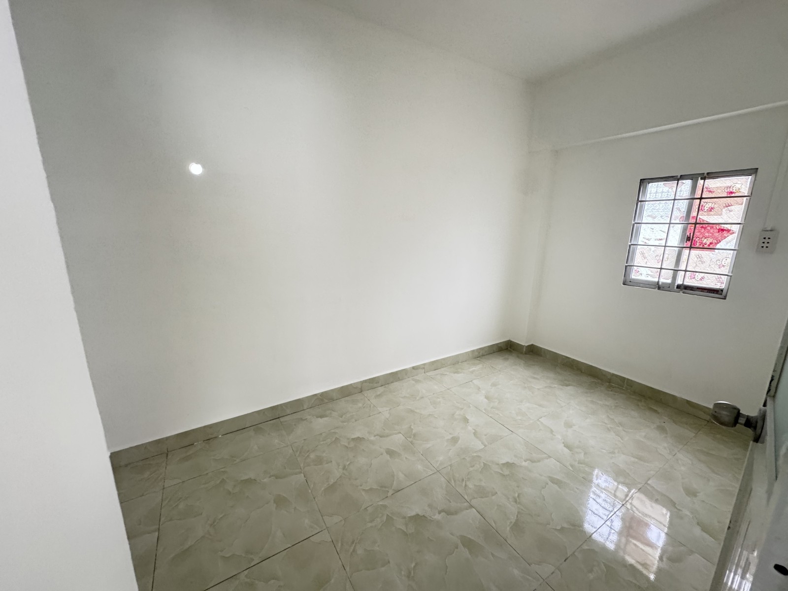 Nhà nhỏ Linh Xuân Thủ Đức giá 1.8 tỷ, hẻm xe hơi, sổ riêng