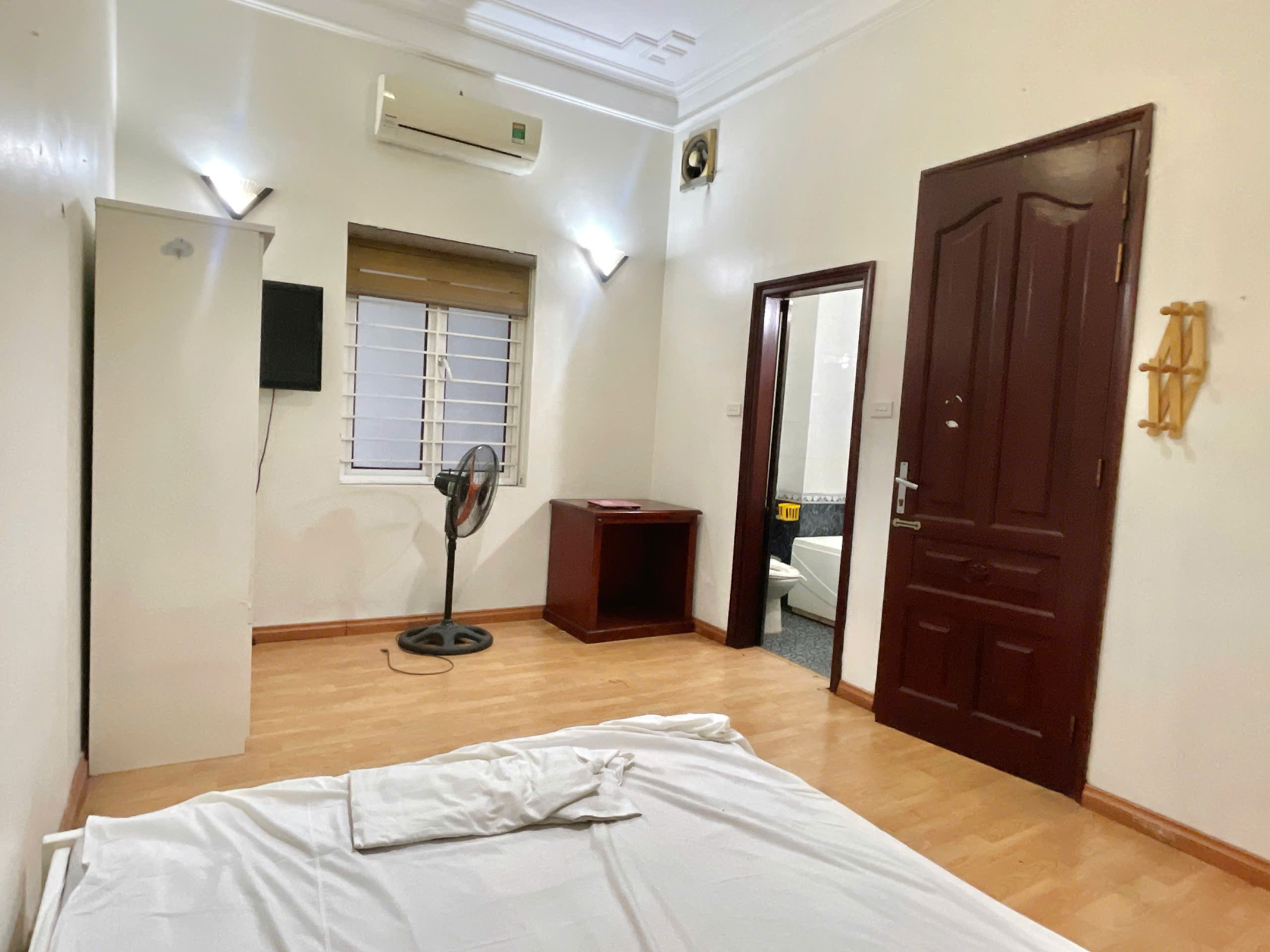 Nhà mình còn 1 căn mặt đường phố Mai Hắc Đế cách Vincom Bà Triệu