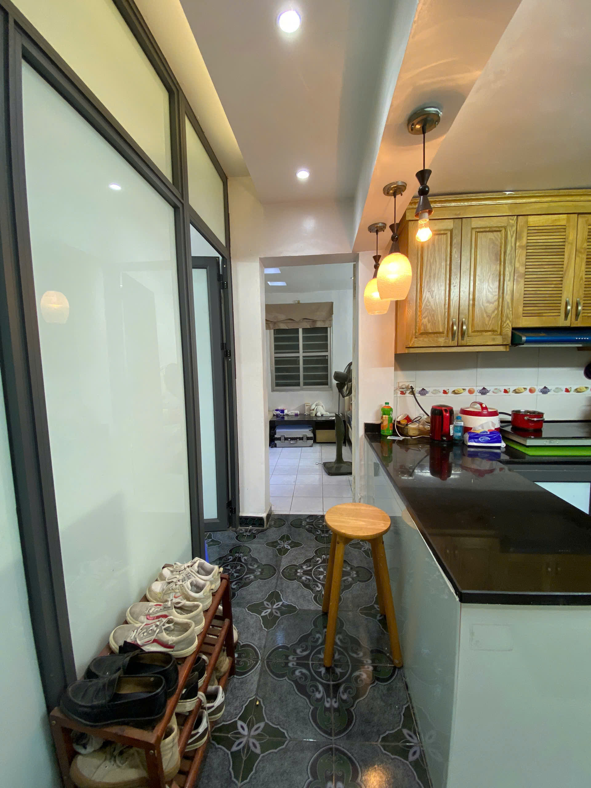 Cho thuê căn hộ tập thể tầng 3 ngõ 48 Ngọc Hồi, 60m2 x 2 ngủ, 1 wc,