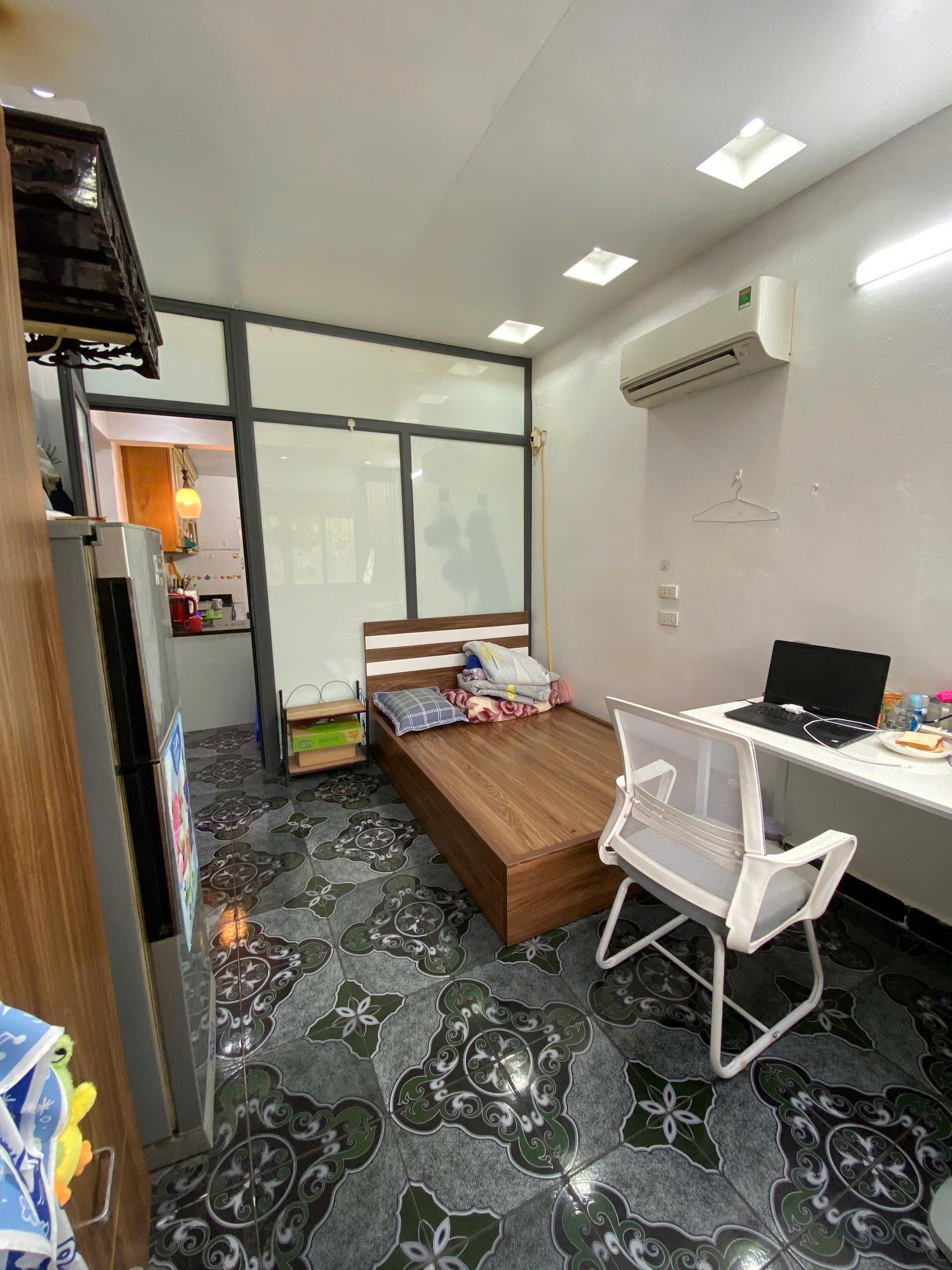 Cho thuê căn hộ tập thể tầng 3 ngõ 48 Ngọc Hồi, 60m2 x 2 ngủ, 1 wc,
