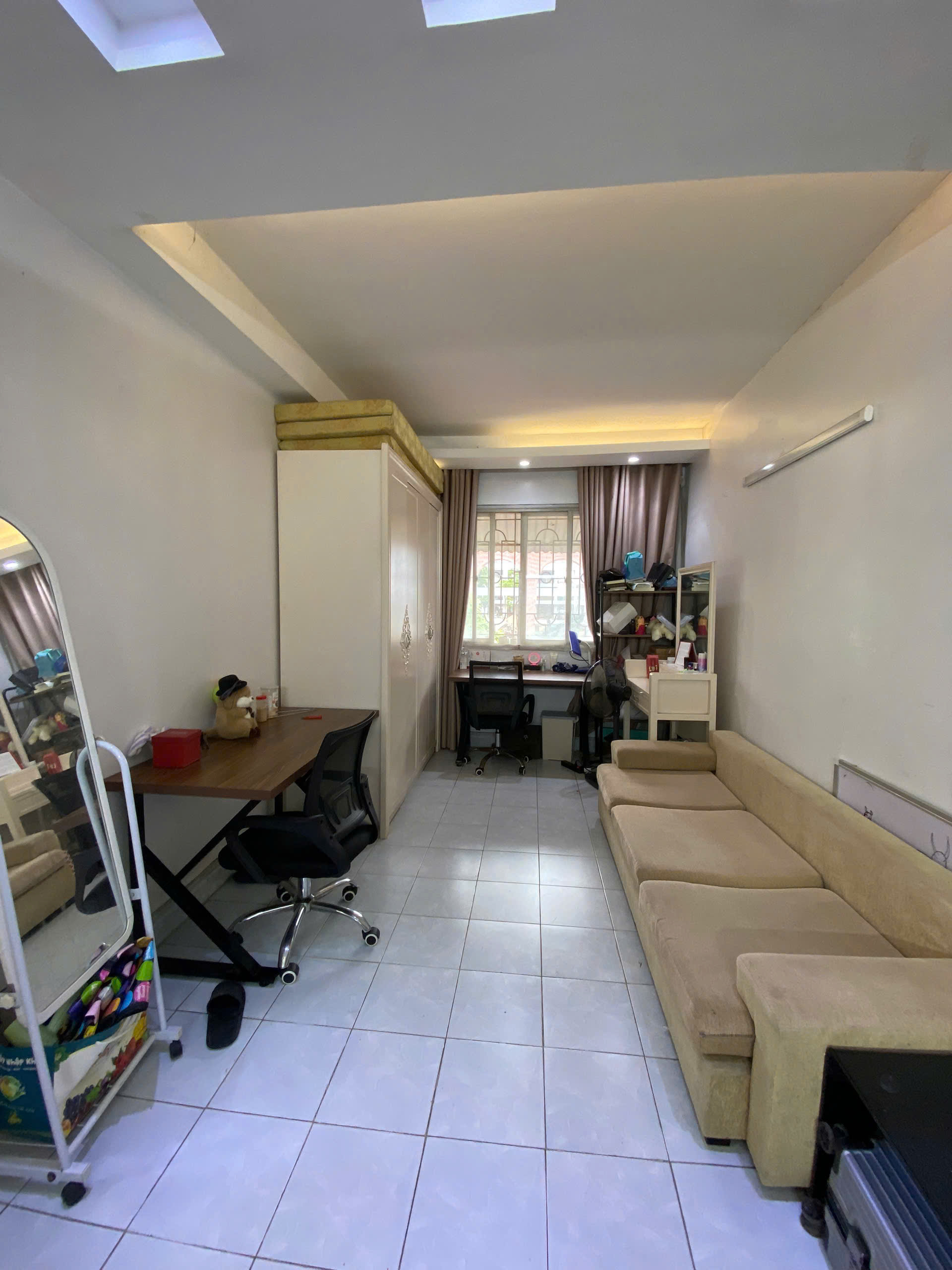 Cho thuê căn hộ tập thể tầng 3 ngõ 48 Ngọc Hồi, 60m2 x 2 ngủ, 1 wc,