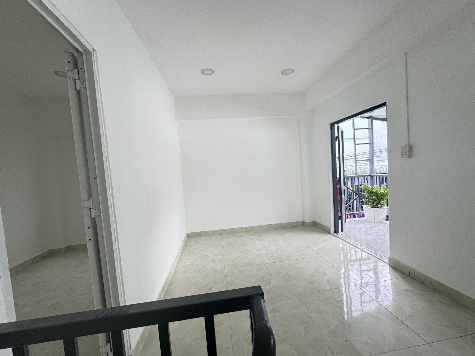 Nhà nhỏ Linh Xuân Thủ Đức giá 1.8 tỷ, hẻm xe hơi, sổ riêng