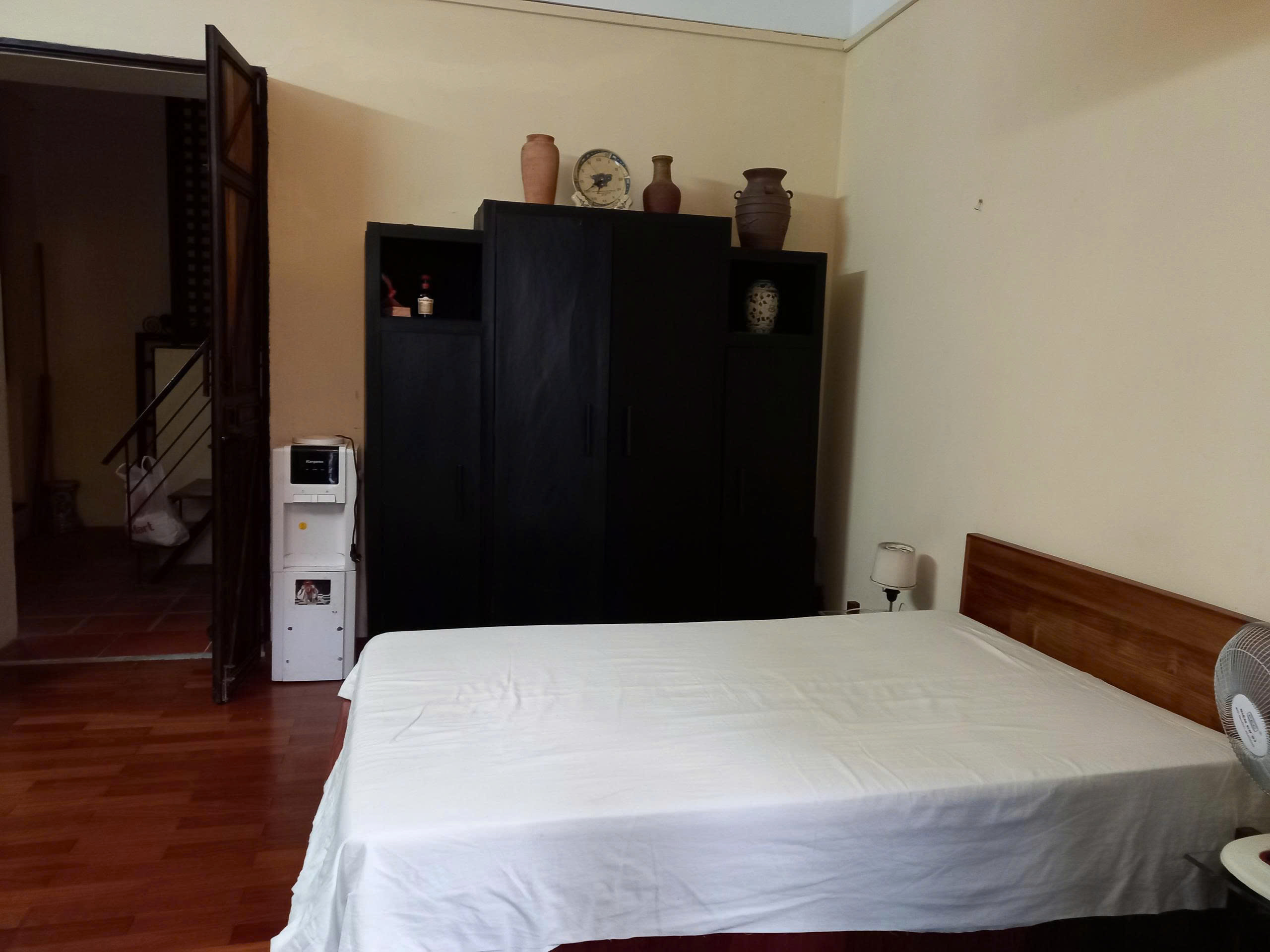 Cho thuê căn studio tầng 2 trong nhà biệt thự ngõ 488 Ngọc Thụy,