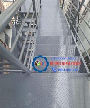 Làm Cầu Thang Sắt Thoát Hiểm