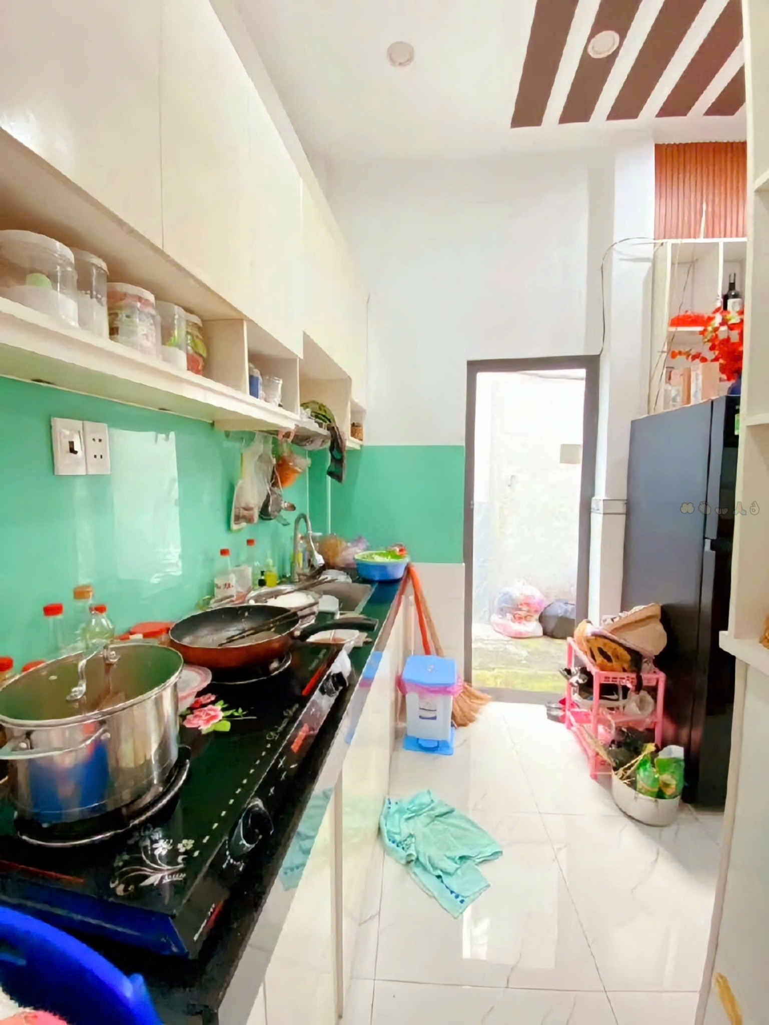 Bán nhà XVNT gần Q1 - 71m2 - 7PN - Cho thuê 25 tr tháng - 30m ra