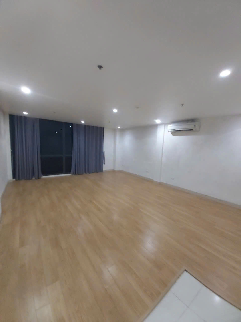 Cho thuê tòa MP Ngô Xuân Quảng.Gia Lâm, Hà Nội, 110m2x6T, MT 8m,