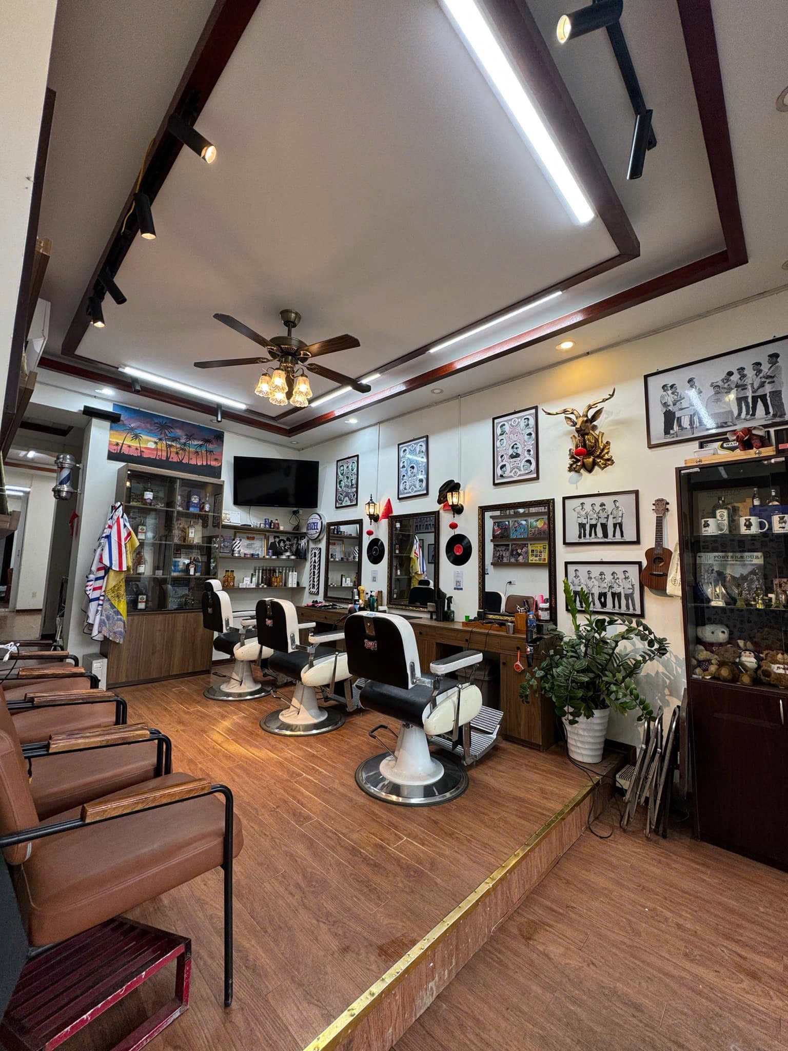 TÌM ĐỒNG ĐỘI TỚI VỚI FUNKY BARBER SHOP Ở TP VINH NGHỆ AN