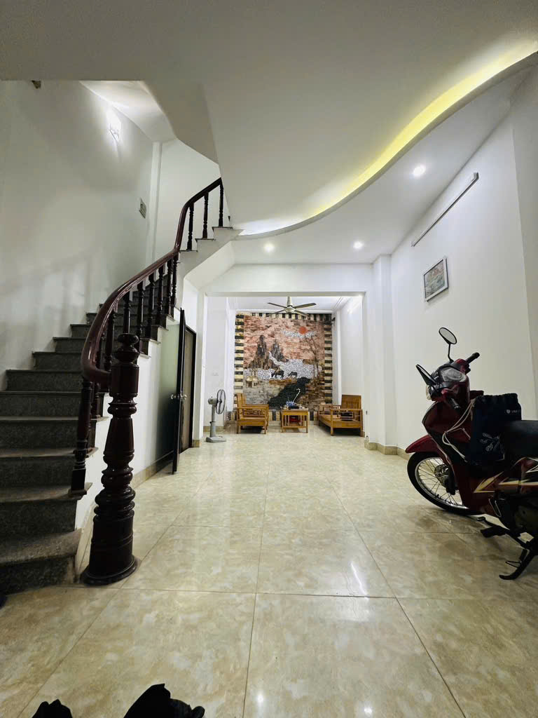 Tây Hồ hót quá nhỉnh 8 tỷ có ngay  nhà 5 tầng, 2 phút ngồi bờ Hồ