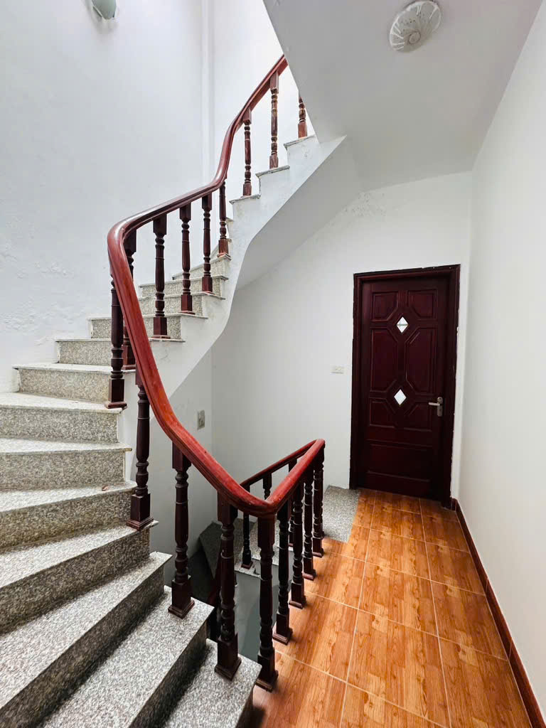 Tây Hồ hót quá nhỉnh 8 tỷ có ngay nhà 5 tầng, 2 phút ngồi bờ Hồ