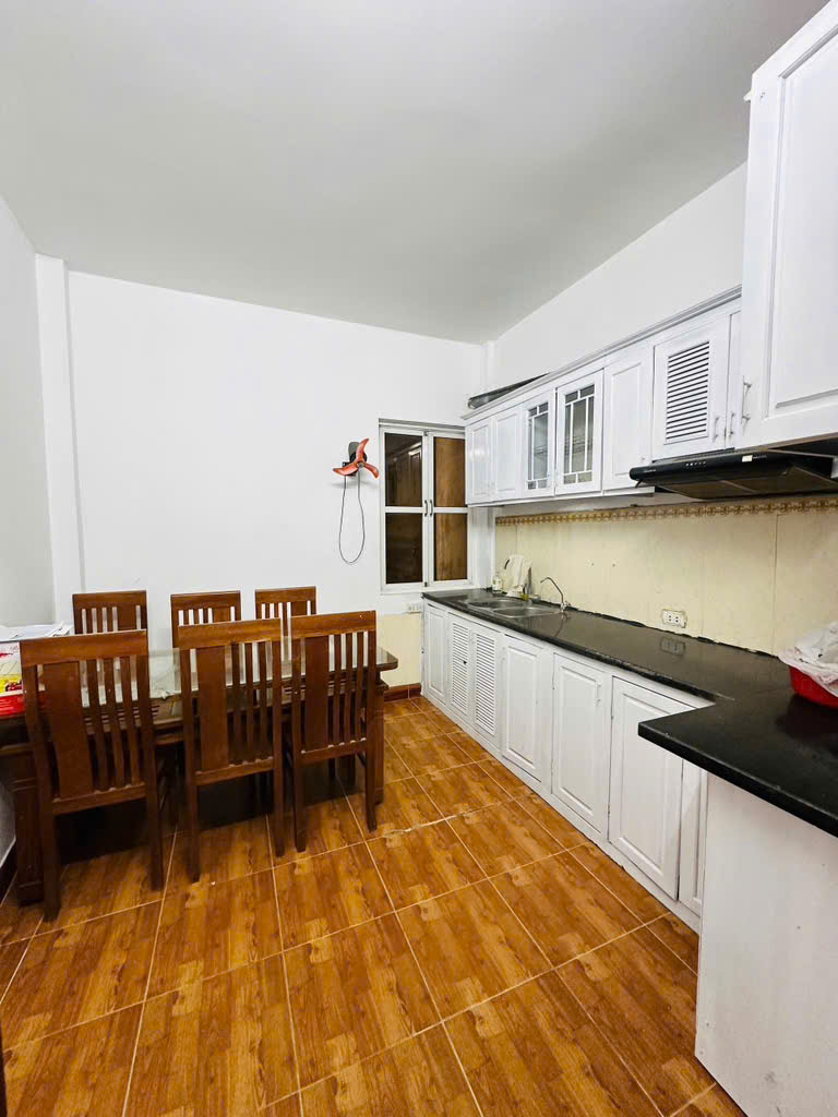 Tây Hồ hót quá nhỉnh 8 tỷ có ngay  nhà 5 tầng, 2 phút ngồi bờ Hồ