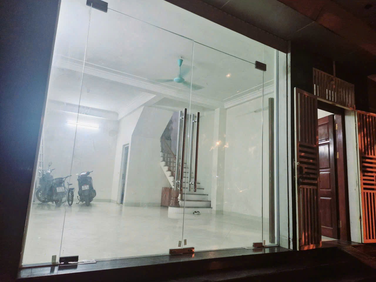 CHO THUÊ TẦNG 1 TẠI KHU ĐÔ THỊ VĂN PHÚ, HÀ ĐÔNG – VĂN PHÒNG / CỬA